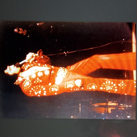 Elvis Presley In His 1972 Red Jumpsuit Keepsake Holiday Christmas Tree O… - Picture 5 of 11